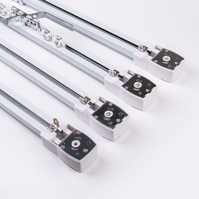 Sistema di pista motorizzato elettrico astuto espulso della tenda del motore resistente di alluminio di Tuya Wifi