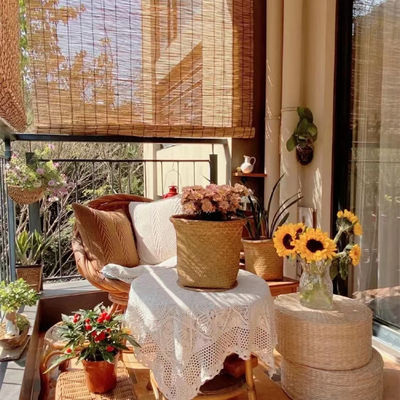 Il bambù dell'ufficio della casa da tè rotola sui parasoli, schermi girevoli di bambù per il balcone