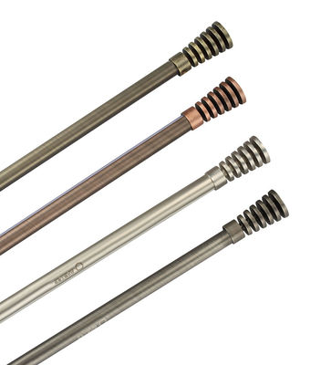 Aste della tenda allungabili d'ottone antiche di acciaio inossidabile con gli accessori della tenda