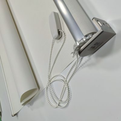 La finestra impermeabile dell'ufficio del tessuto di blackout copre Gray Color For Indoor Decoration