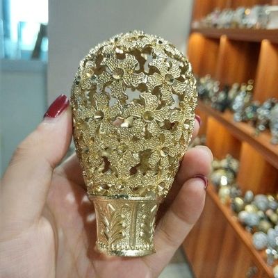 accessori all'ingrosso dell'asta della tenda del finial dei cappucci protettivi del metallo di colore dell'oro di prezzi dell'asta della tenda