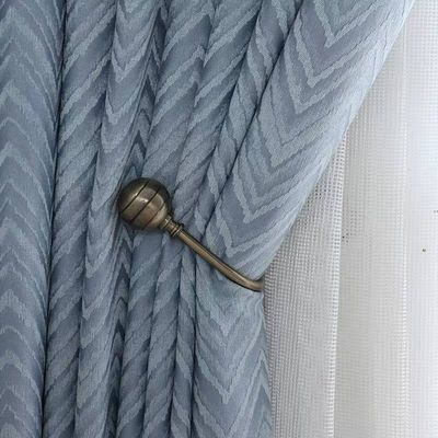 La parete divisoria decorativa di colore dorato aggancia lo stile di lusso semplice con la corda