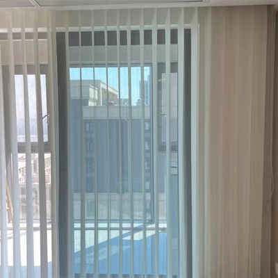 Le tende verticali flessibili regolabili dei ciechi accendono la trasmissione per gli hotel