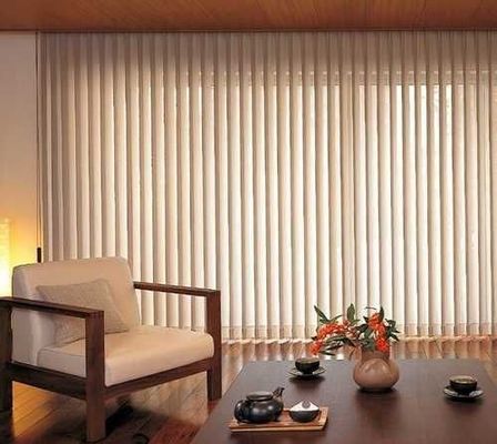 Il verticale verticale verticale della tenda di sogno elettrica acceca la tenda bianca di blackout dal pavimento al soffitto della finestra del salone