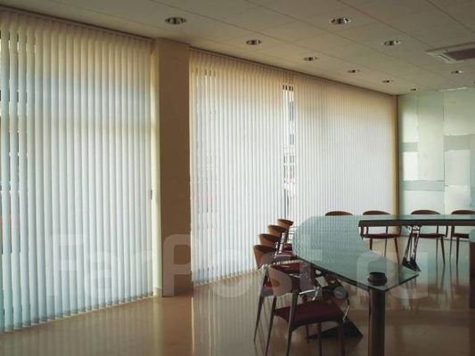 Il verticale dei drappi acceca la tenda di sogno dei ciechi di blackout del salone della camera da letto dell'ufficio della divisione elettrica verticale del balcone