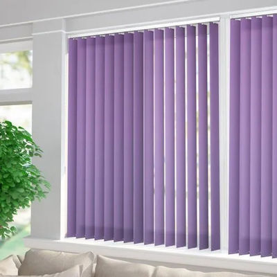 Buio di sogno elettrico opaco dei semi della camera da letto della finestra francese del balcone della tenda