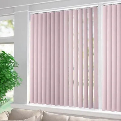 Buio di sogno elettrico opaco dei semi della camera da letto della finestra francese del balcone della tenda